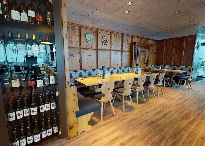 מלון Austria Academy 3*