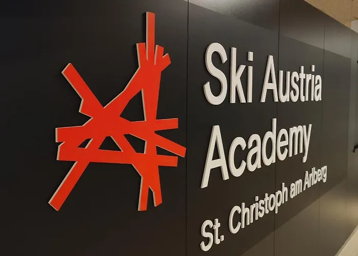 מלון Austria Academy 3*